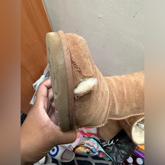 USED UGGS NEED TLC - Picture 6 of 11